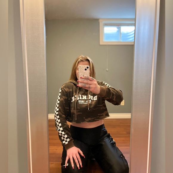 Dickie’s camo crop. - Picture 2 of 6